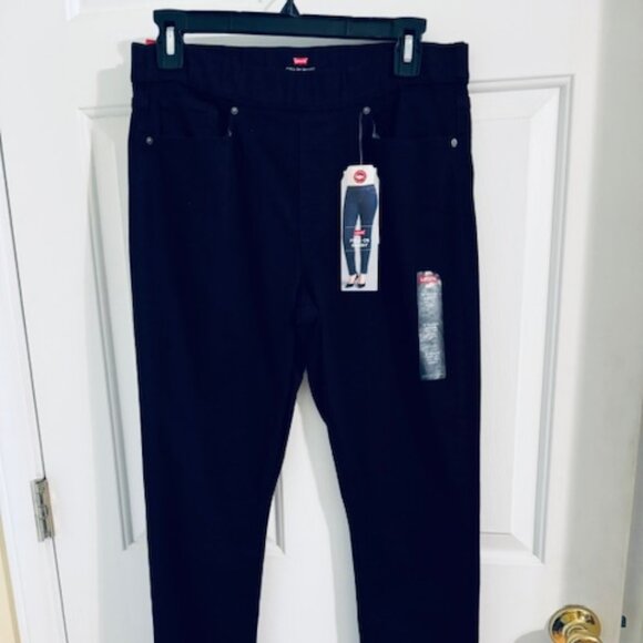 Levi's Pants - Levi’s Pull-On Skinny Jeans Black Size 8 Tummy Slimming Technology NWT